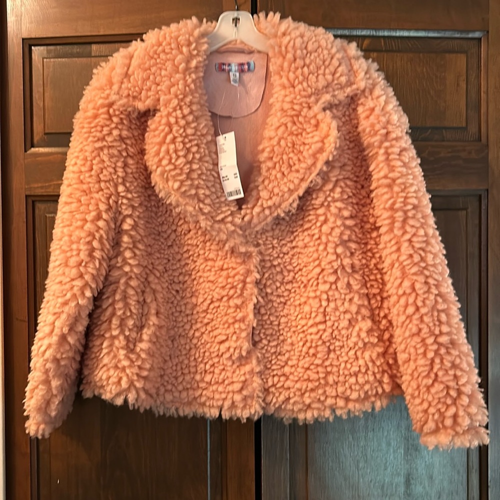 New Urban Outfitter light pink jacket. Size x/s but runs big. Adorable, fluffy